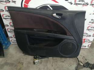 GUARNECIDO PUERTA DELANTERA...