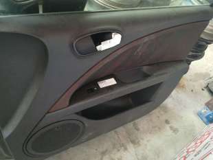 GUARNECIDO PUERTA DELANTERA...