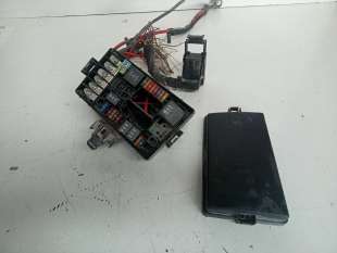 CAJA RELES / FUSIBLES -...