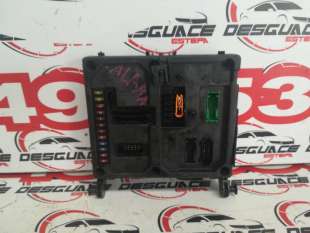 CAJA RELES / FUSIBLES -...