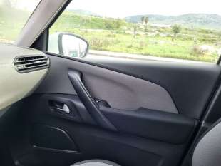 GUARNECIDO PUERTA DELANTERA...