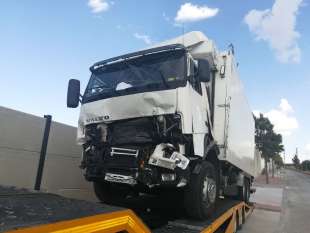 VOLVO FH 12 (2002) (2002-2006) FG  6X4 Largo, bajo 379  - 04598